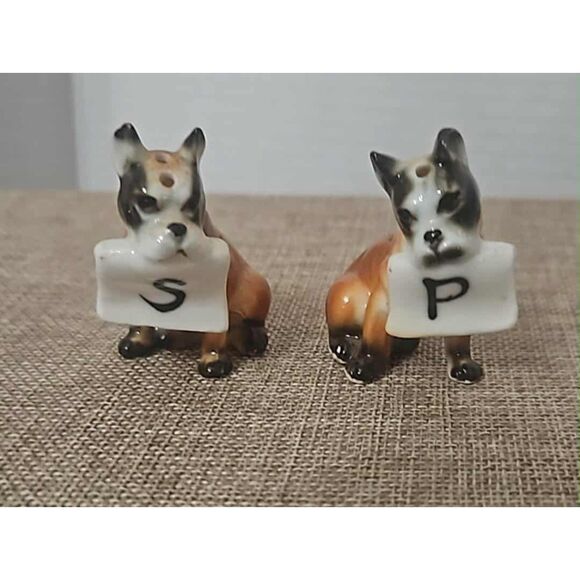 Estate Other - Pair of vintage Boxer dog salt and pepper shakers.
